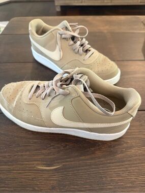 Nike Low-Top Sneakers in Taupe and White